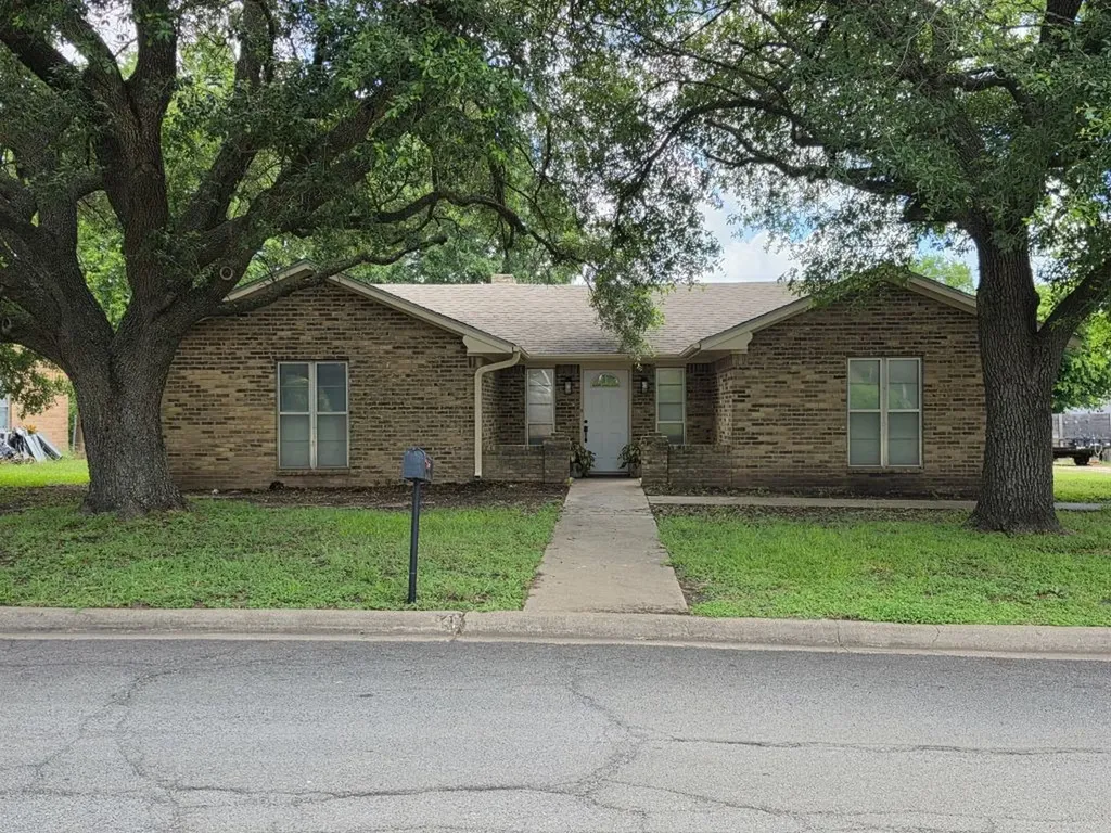 104 Bowie Lane Hewitt TX 76643