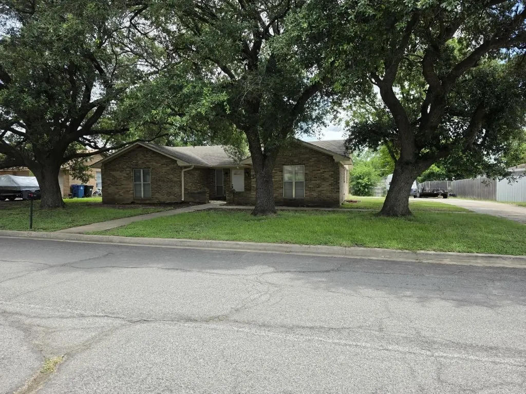 104 Bowie Lane Hewitt TX 76643