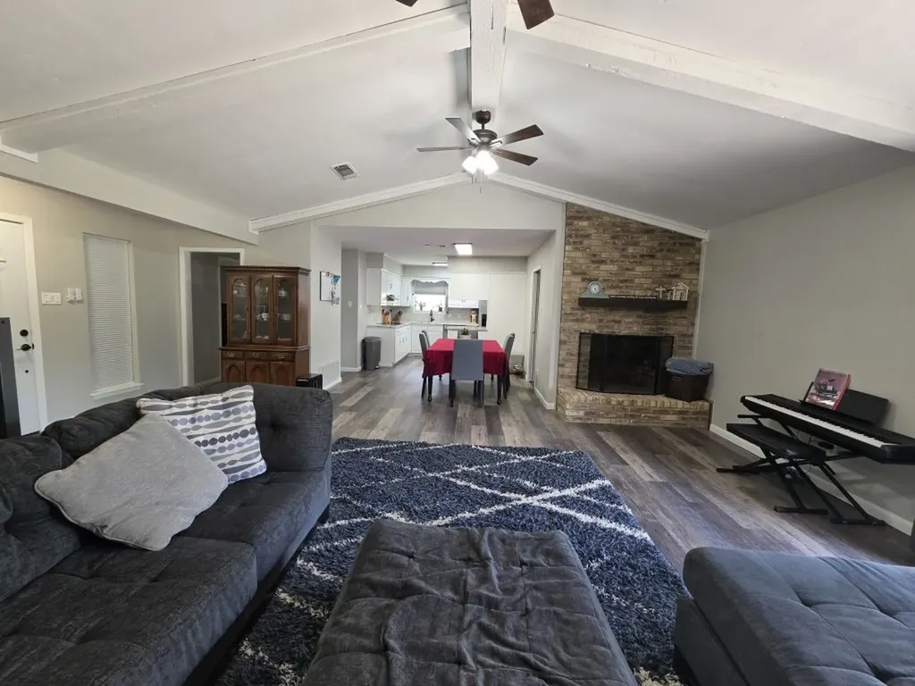 104 Bowie Lane Hewitt TX 76643