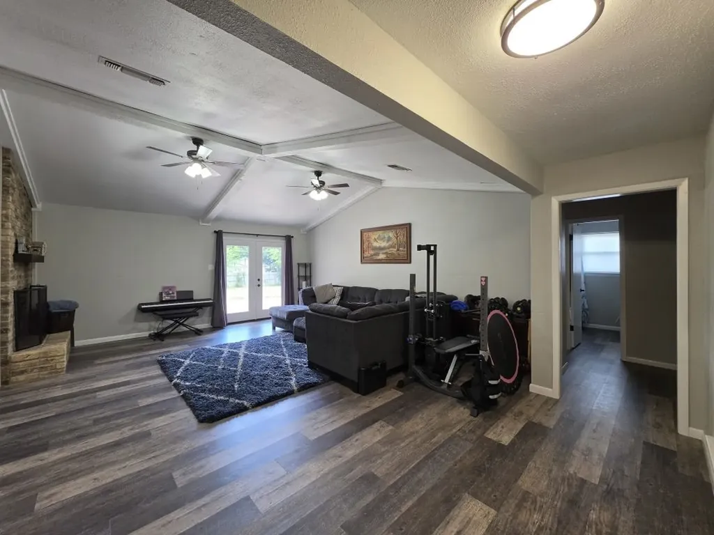 104 Bowie Lane Hewitt TX 76643