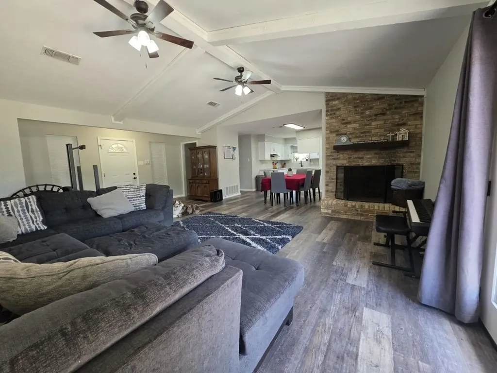 104 Bowie Lane Hewitt TX 76643