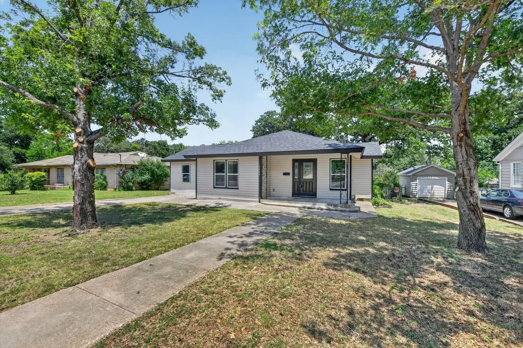 2029 Queen Street Fort Worth TX 76103