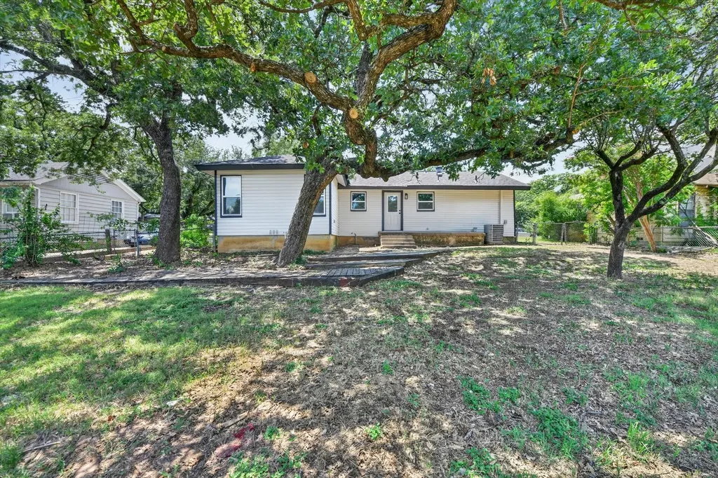 2029 Queen Street Fort Worth TX 76103