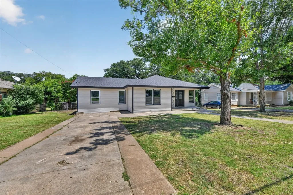 2029 Queen Street Fort Worth TX 76103