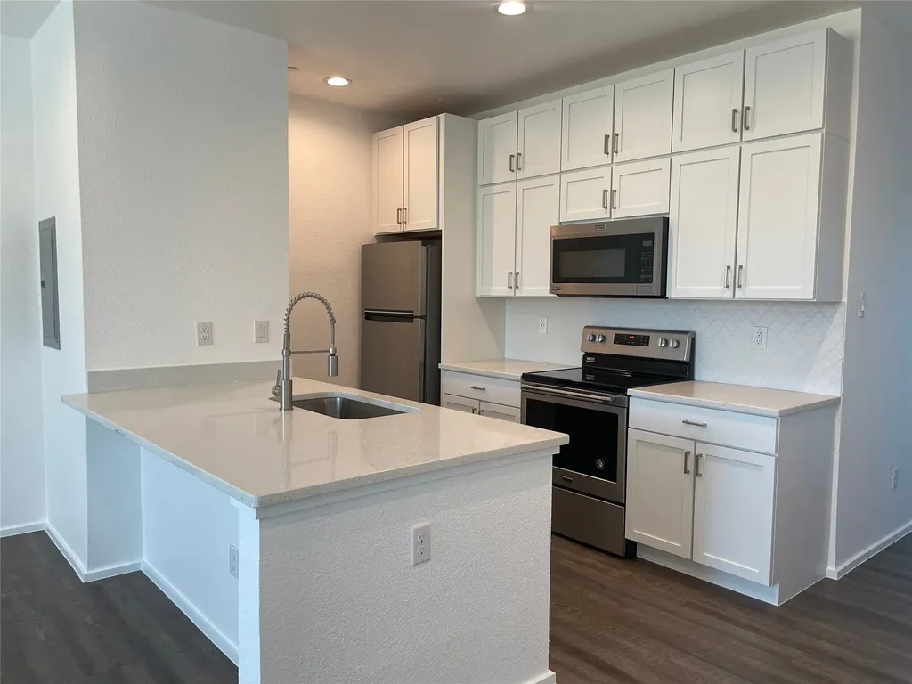 3275 Dallas Street Dallas TX 75210