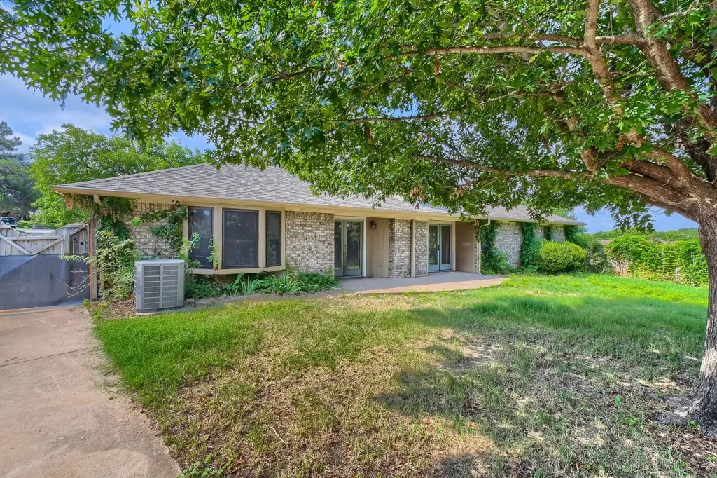 8821 Glen Hollow Drive Fort Worth TX 76179