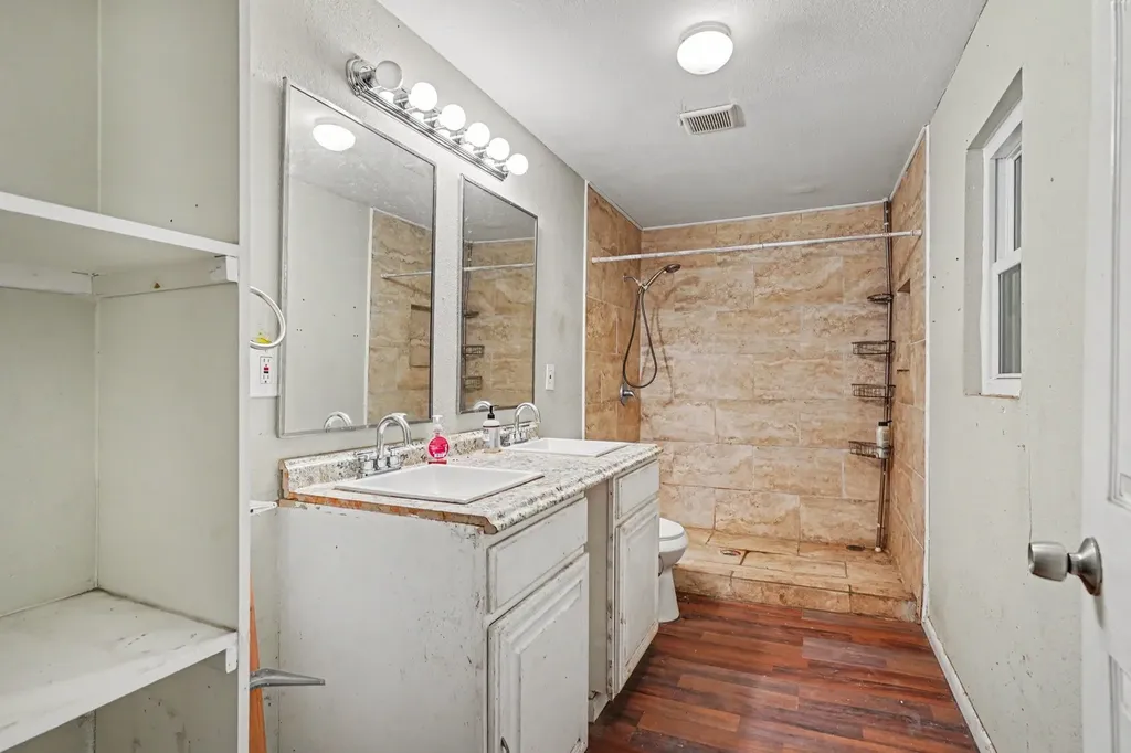 714 Ritchey Street Gainesville TX 76240