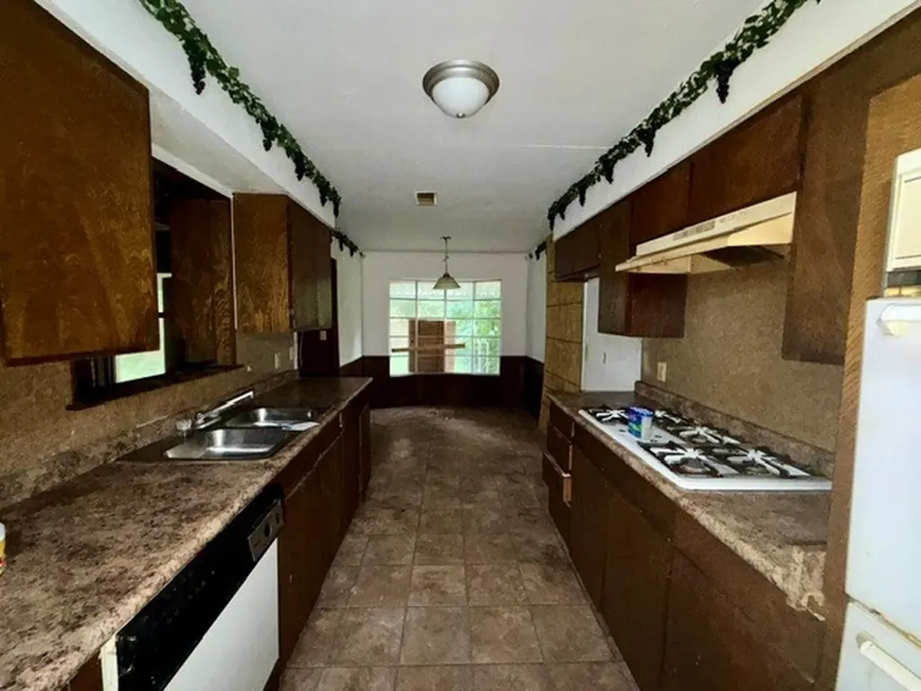 237 Palm Drive Marlin TX 76661