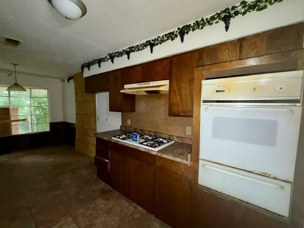 237 Palm Drive Marlin TX 76661