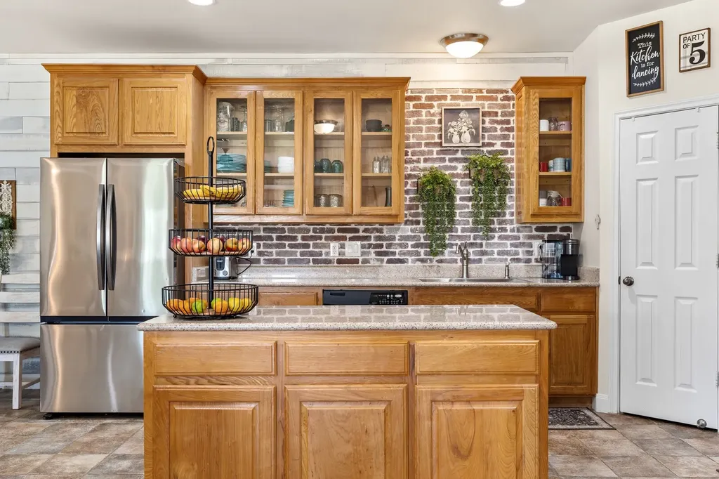 17012 Trailwood Drive Whitney TX 76692