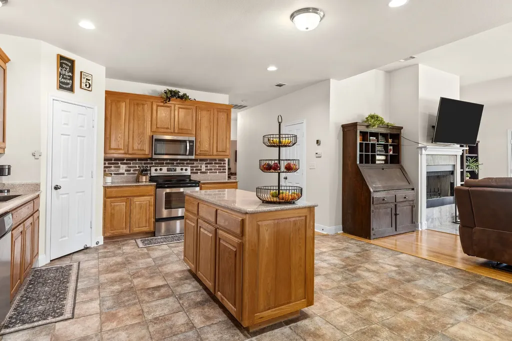 17012 Trailwood Drive Whitney TX 76692