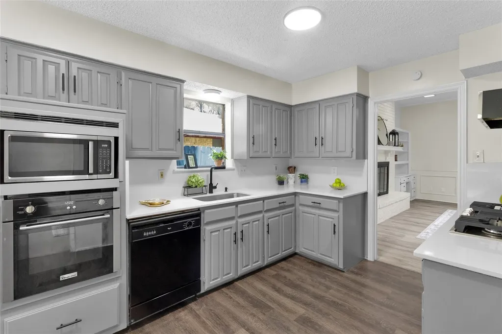 335 Hummingbird Lane Duncanville TX 75137