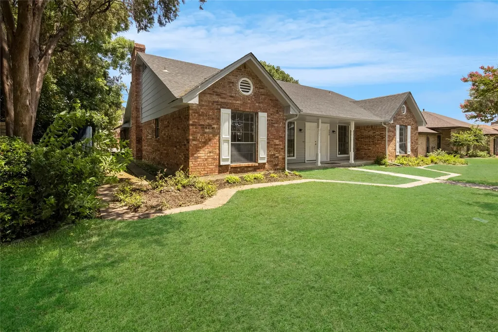 335 Hummingbird Lane Duncanville TX 75137