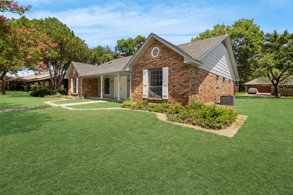 335 Hummingbird Lane Duncanville TX 75137