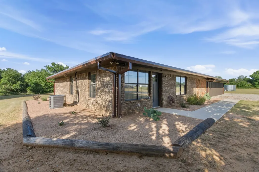 4711 S Highway 281 Mineral Wells TX 76067
