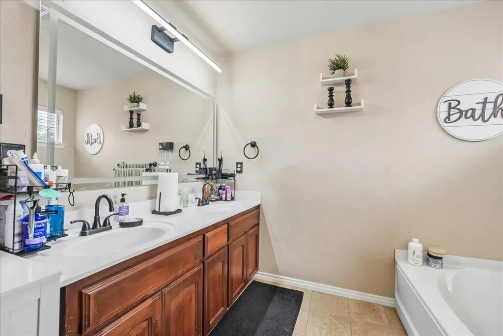 4037 Tiburon Street Fort Worth TX 76106