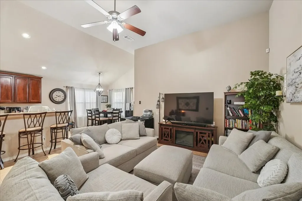 4037 Tiburon Street Fort Worth TX 76106