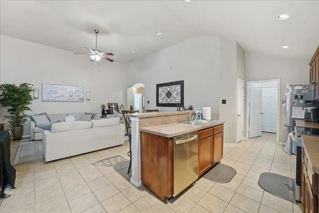 4037 Tiburon Street Fort Worth TX 76106