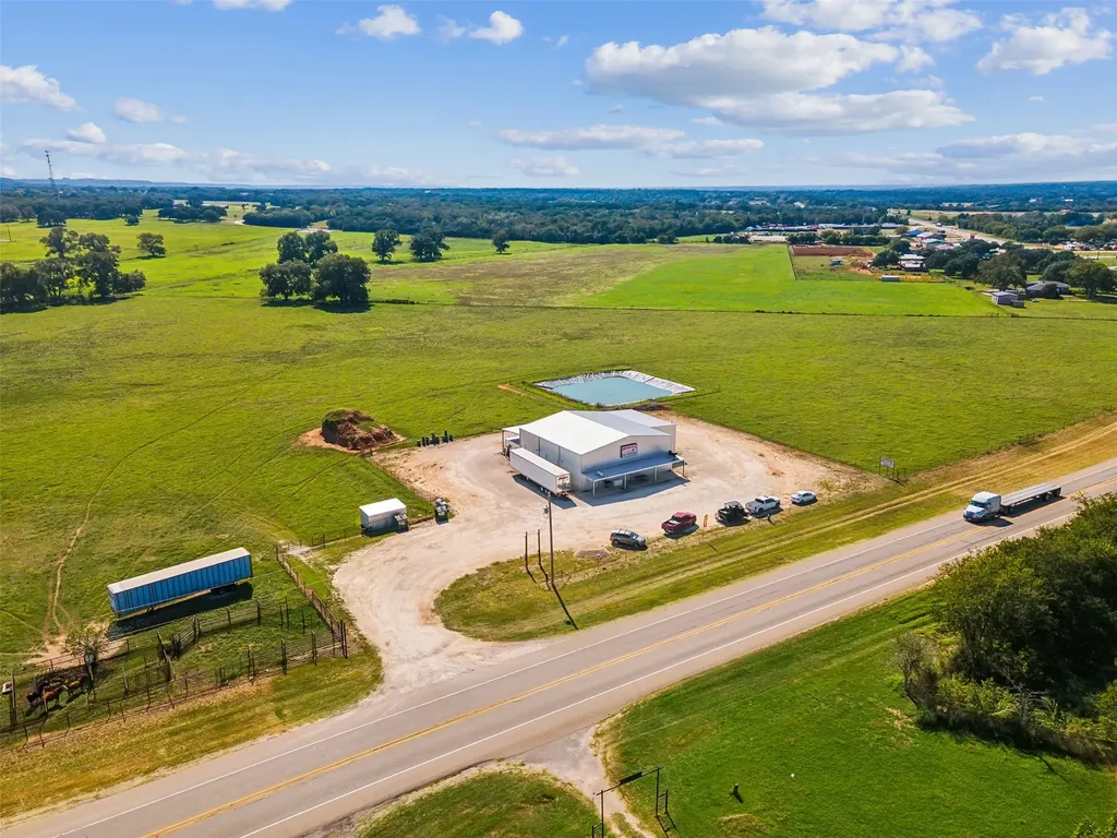 324 E Highway 6 Iredell TX 76649