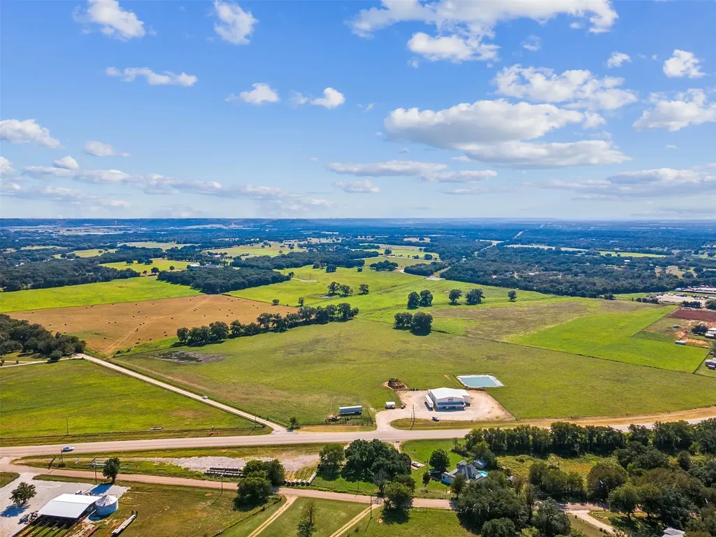 324 E Highway 6 Iredell TX 76649