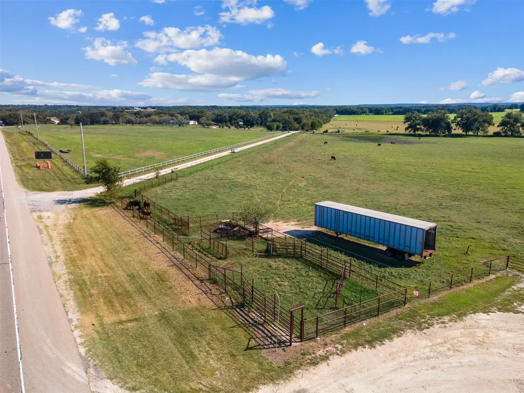 324 E Highway 6 Iredell TX 76649