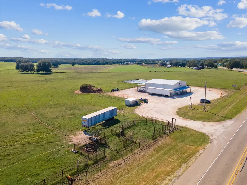 324 E Highway 6 Iredell TX 76649