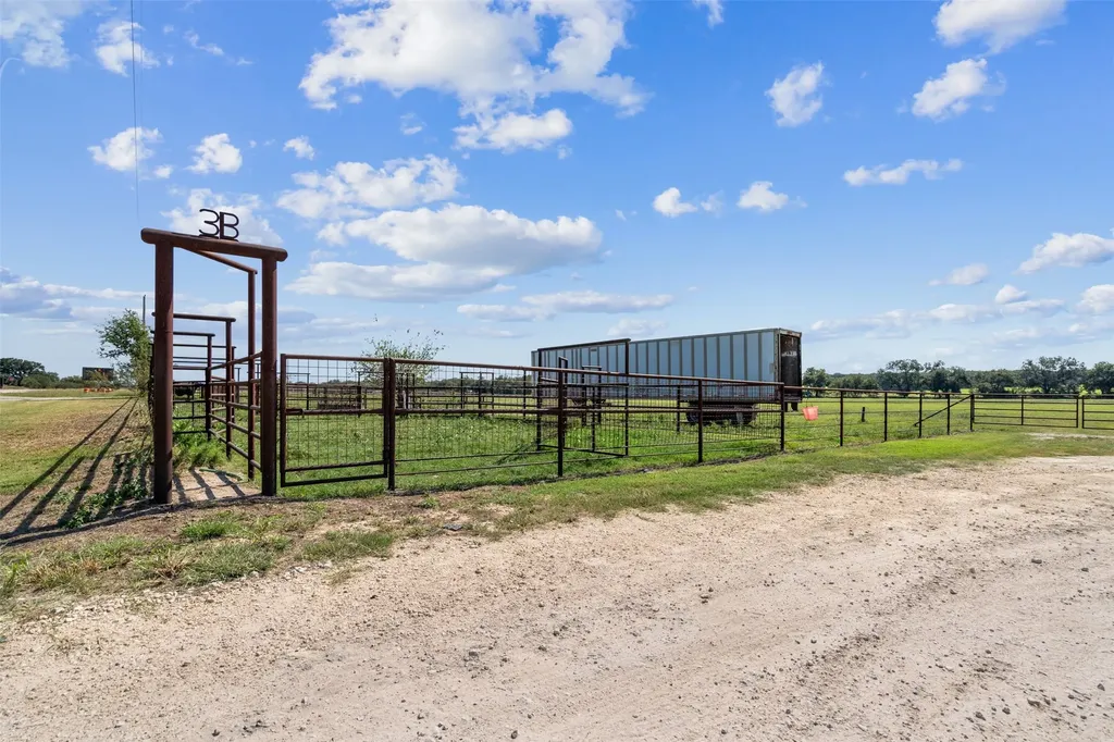 324 E Highway 6 Iredell TX 76649