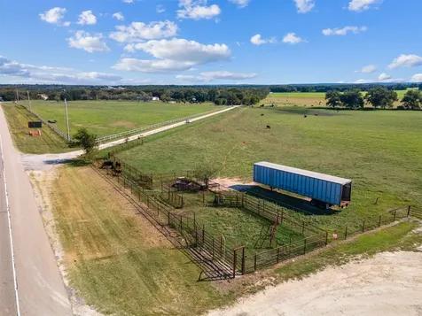 324 E Highway 6 Iredell TX 76649
