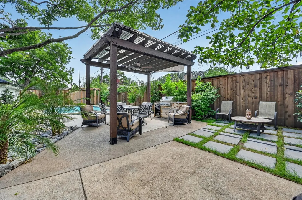 1505 Canyon Oaks Drive Irving TX 75061