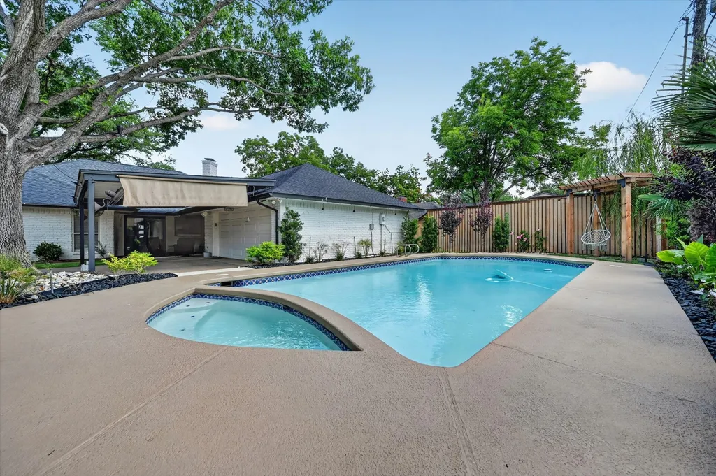1505 Canyon Oaks Drive Irving TX 75061