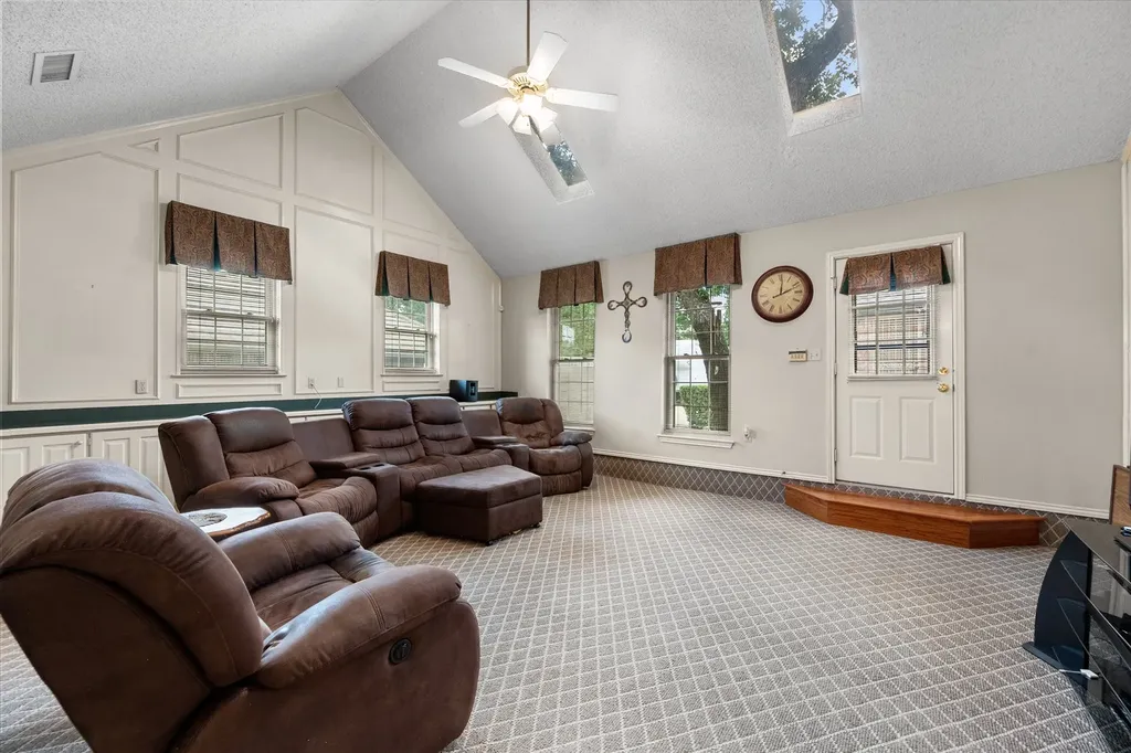 705 Kyle Drive Arlington TX 76011