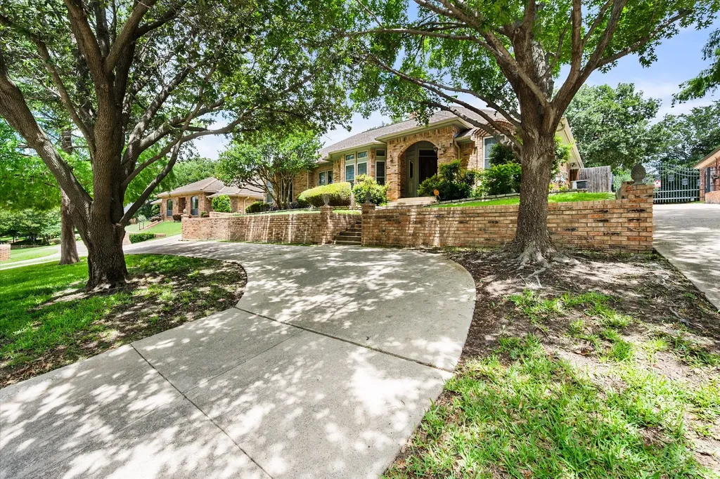 705 Kyle Drive Arlington TX 76011