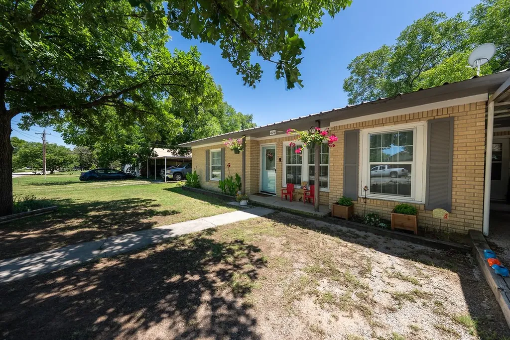 414 W Roberts Street Gorman TX 76454