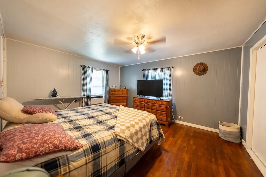 414 W Roberts Street Gorman TX 76454