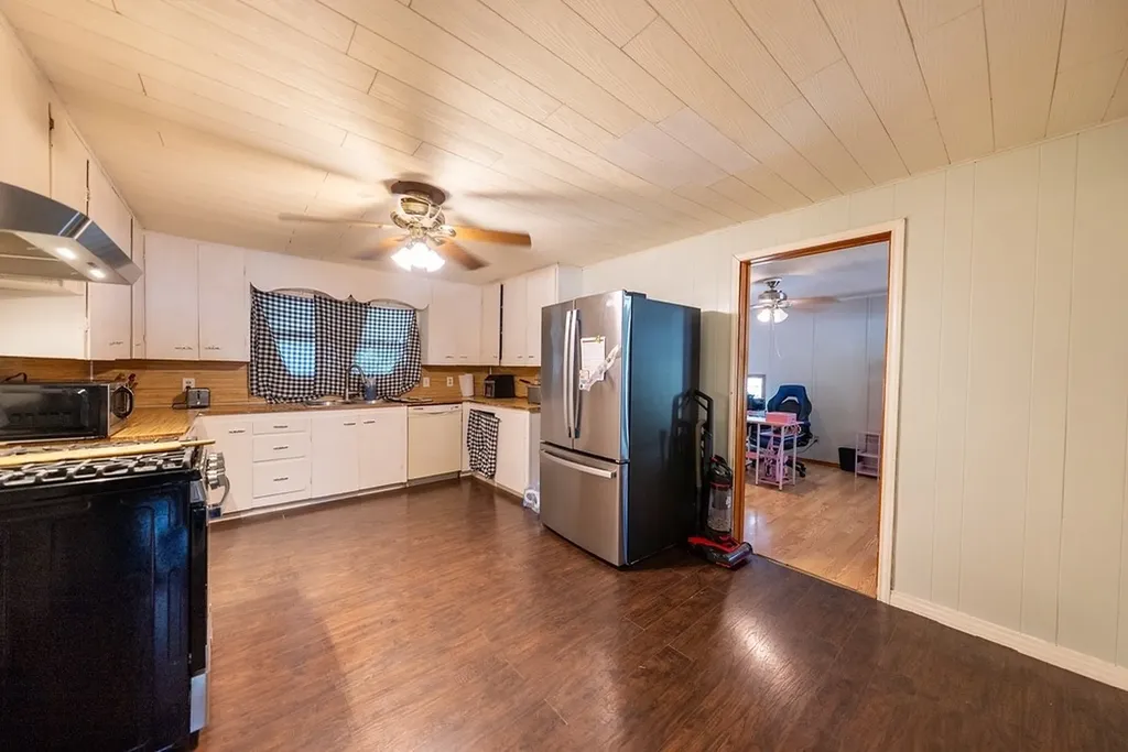 414 W Roberts Street Gorman TX 76454