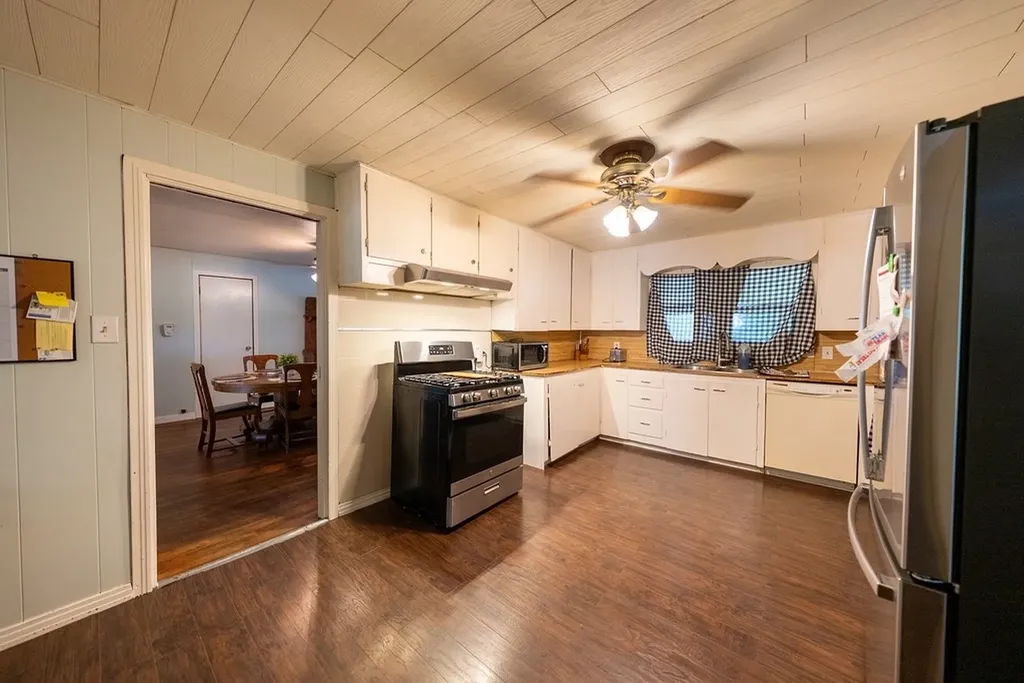 414 W Roberts Street Gorman TX 76454