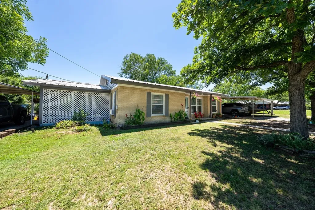 414 W Roberts Street Gorman TX 76454
