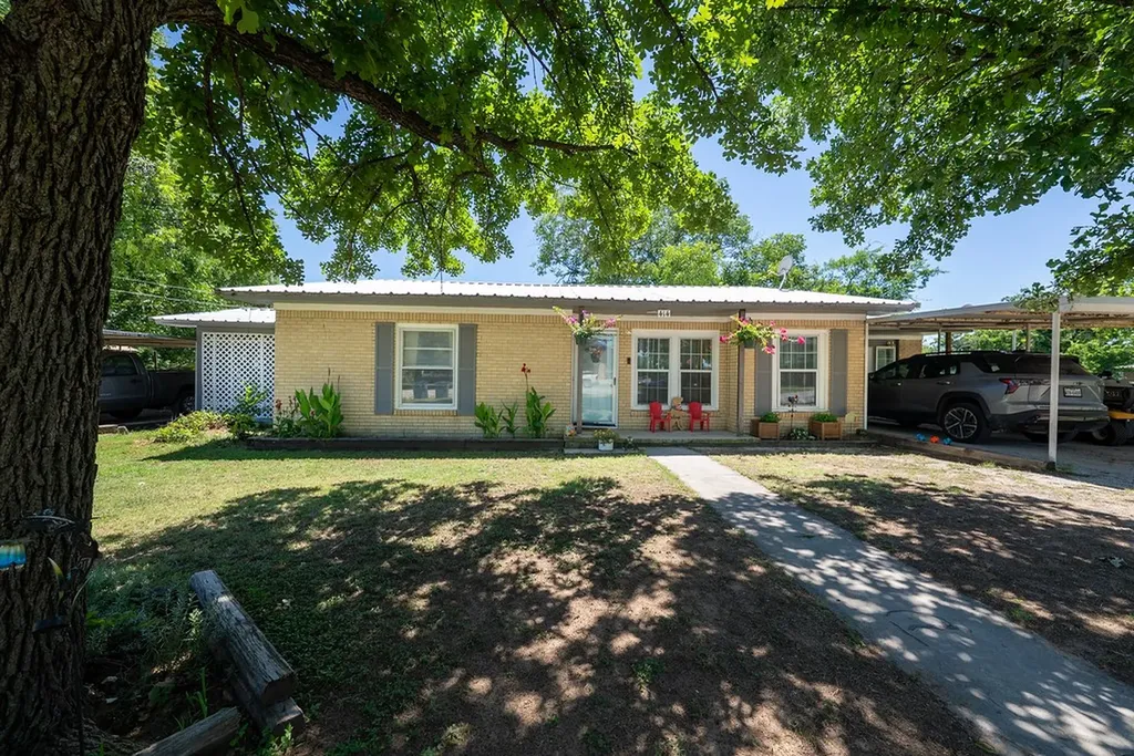 414 W Roberts Street Gorman TX 76454