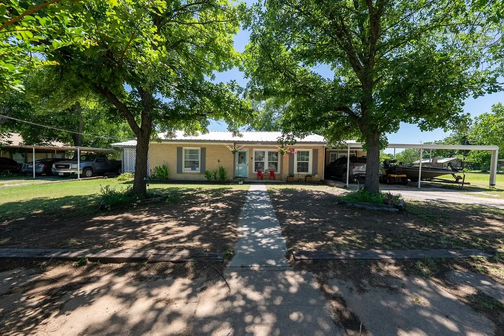414 W Roberts Street Gorman TX 76454