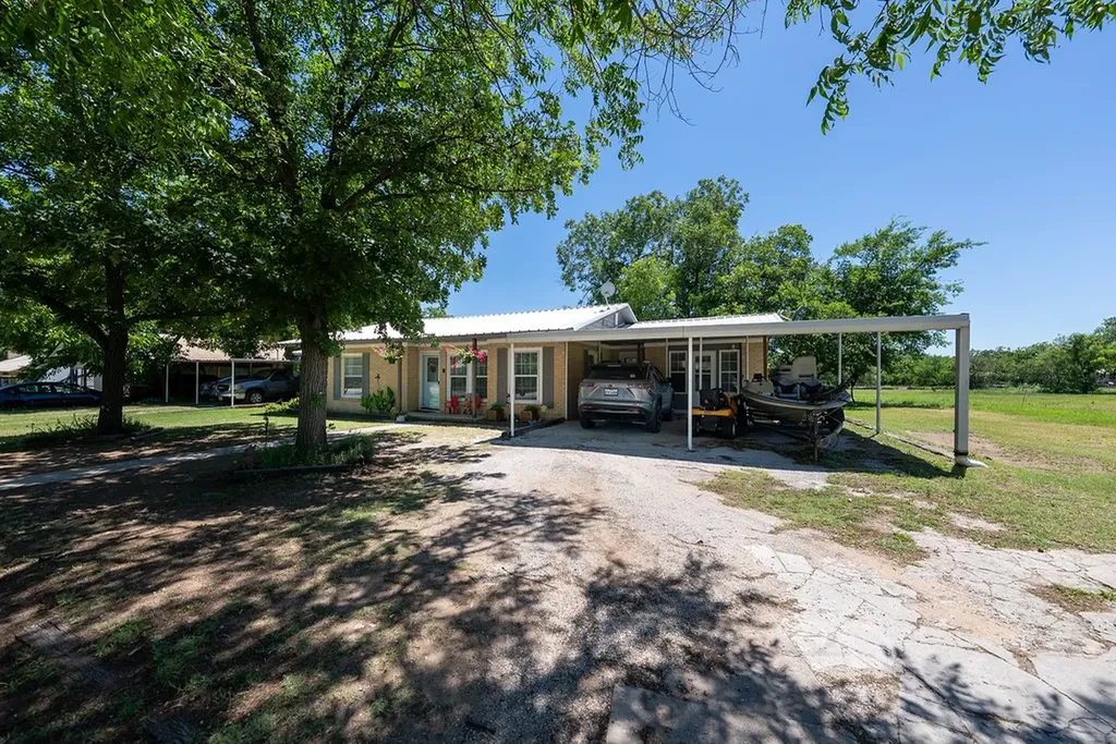 414 W Roberts Street Gorman TX 76454