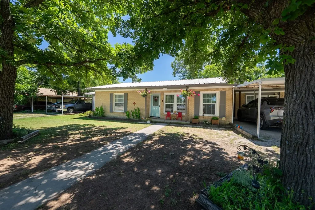 414 W Roberts Street Gorman TX 76454