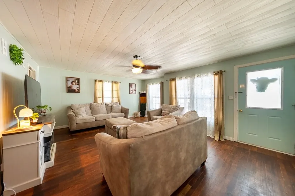 414 W Roberts Street Gorman TX 76454