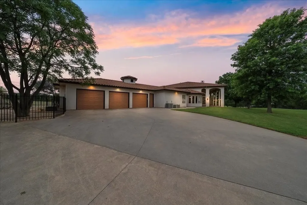 2108 W Sherman Drive Aubrey TX 76227