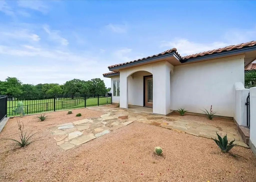 2108 W Sherman Drive Aubrey TX 76227