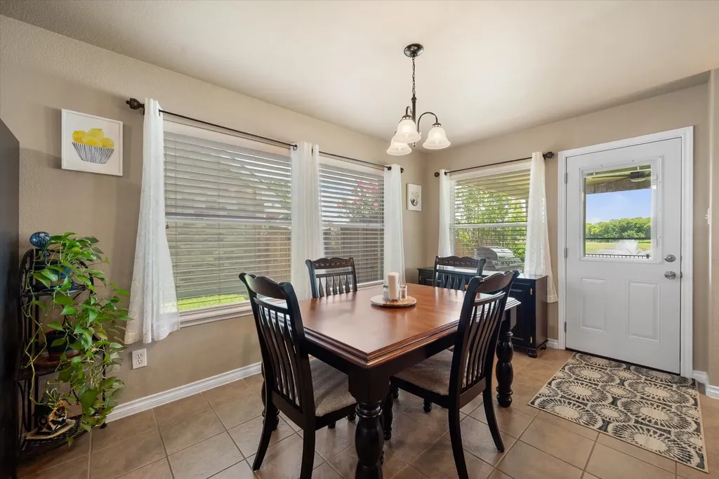 2739 Ferdinand Grand Prairie TX 75054
