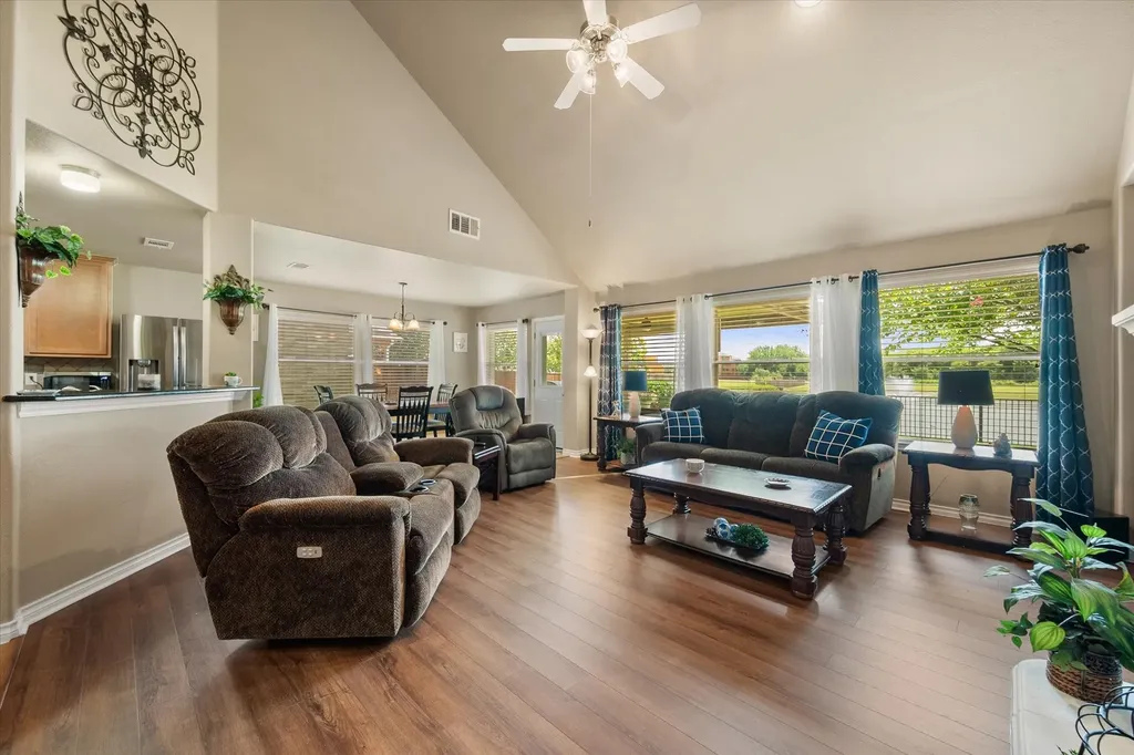 2739 Ferdinand Grand Prairie TX 75054