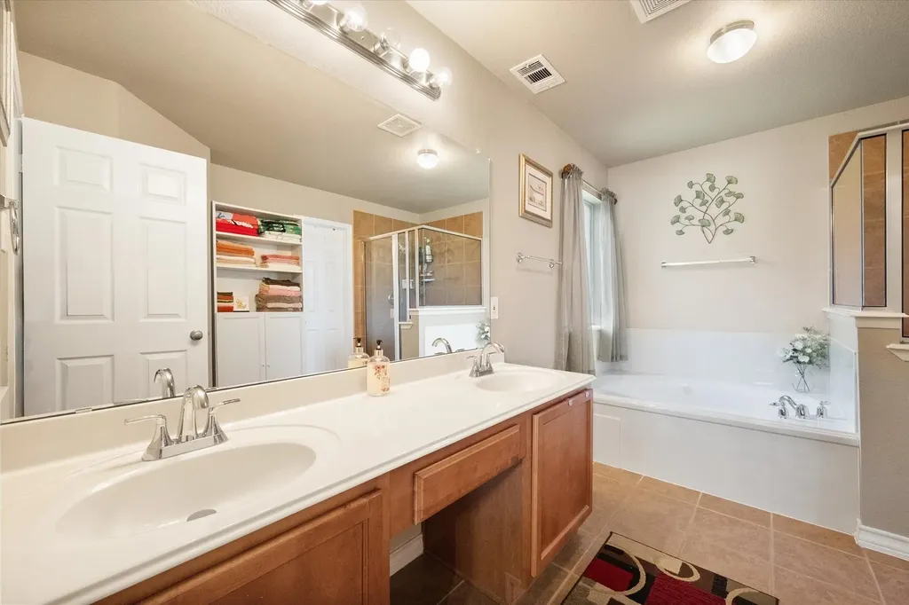 2739 Ferdinand Grand Prairie TX 75054