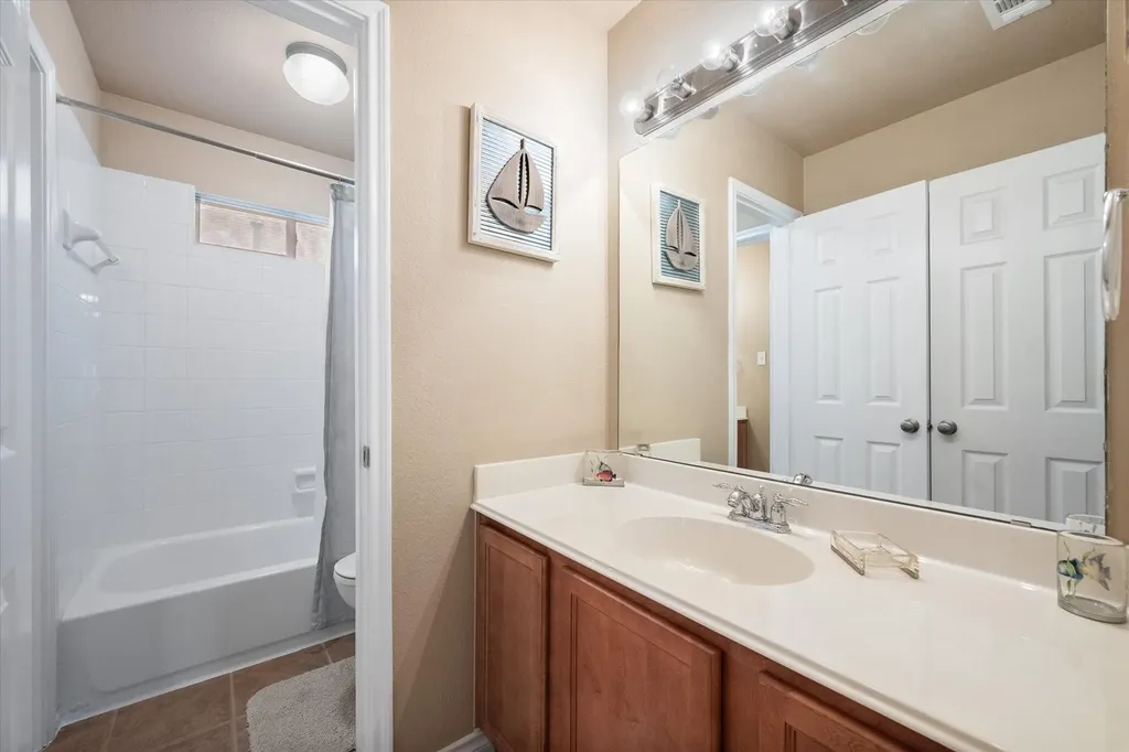 2739 Ferdinand Grand Prairie TX 75054