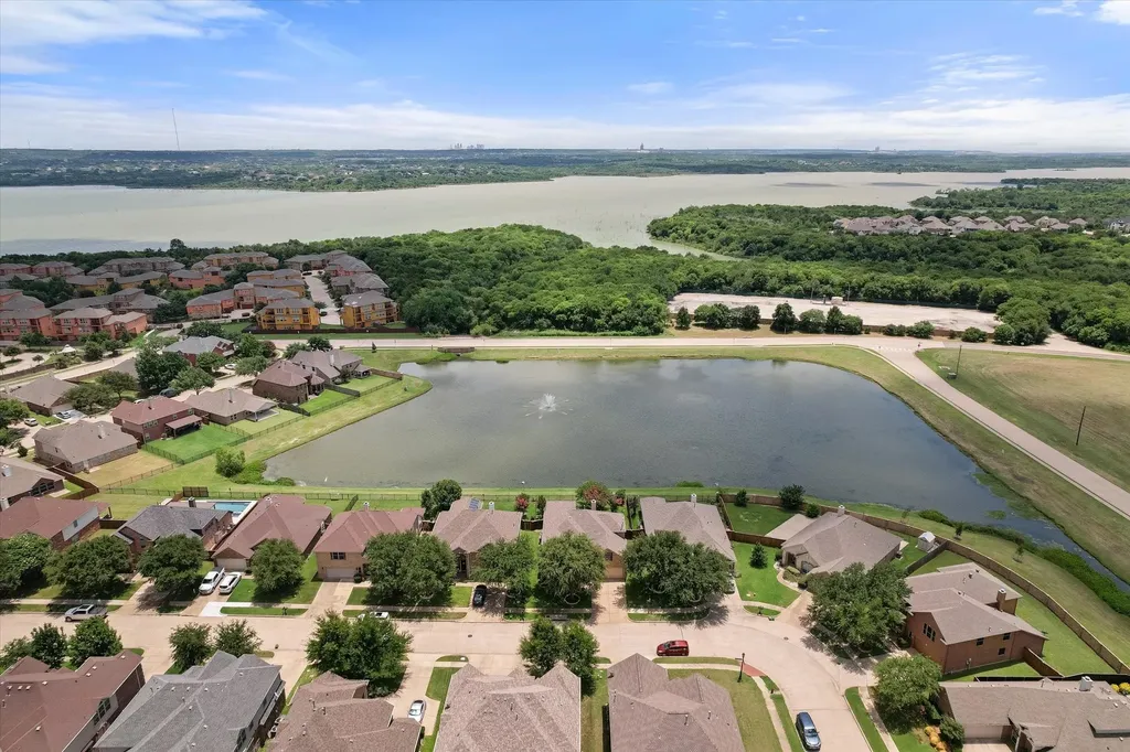 2739 Ferdinand Grand Prairie TX 75054