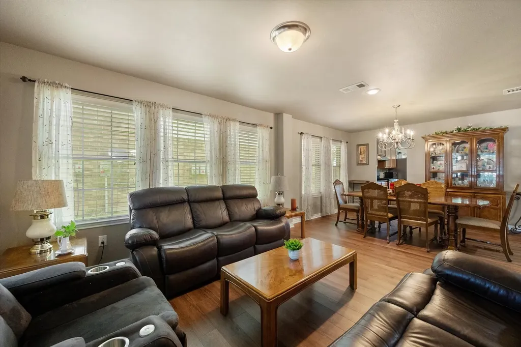 2739 Ferdinand Grand Prairie TX 75054
